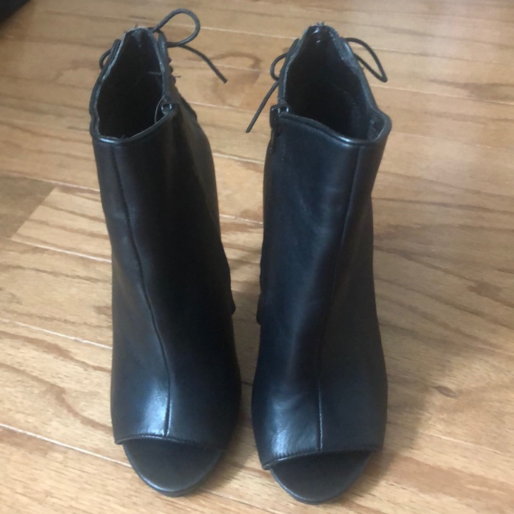 NWOT Black LEATHER Steve Madden peeptoe heels 6.5